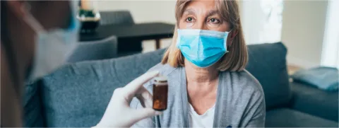 Mujer con tapabocas. Día Mundial de la Seguridad del Paciente. Clínica Santa María.