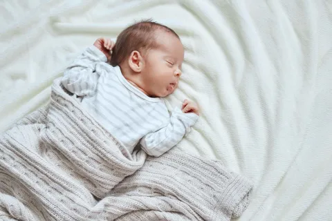 Recién nacido durmiendo