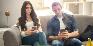 ¿Cómo lograr que tu relación no se vea afectada en la era de las redes sociales ?