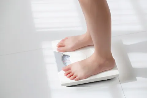 Bajar de peso de forma segura: recomendaciones y cuidados antes de iniciar un tratamiento