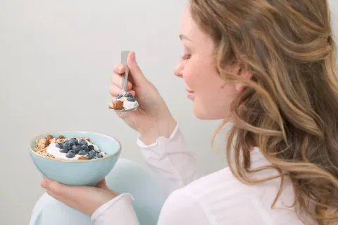 Hábitos alimenticios saludables y sostenibles: por qué los cambios graduales generan mejores resultados