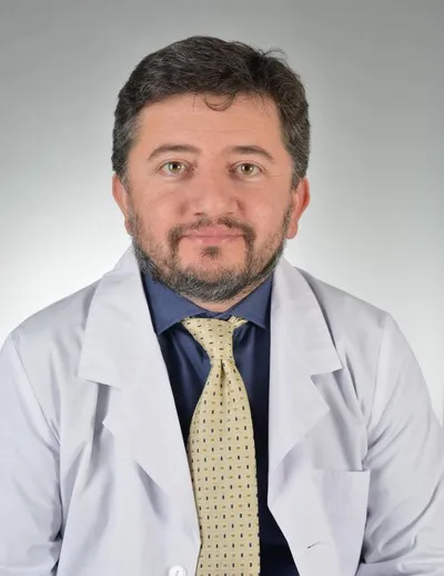 Dr. Moreno Salazar Mauricio