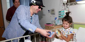 Magos llevaron alegría a niños hospitalizados este domingo