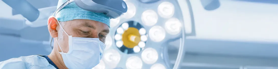 Cirujano en quirófano. Especialidad Cirugía de cabeza y cuello y maxilofacial