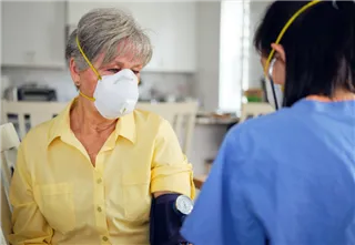 Atención preferente para adultos mayores y discapacitados