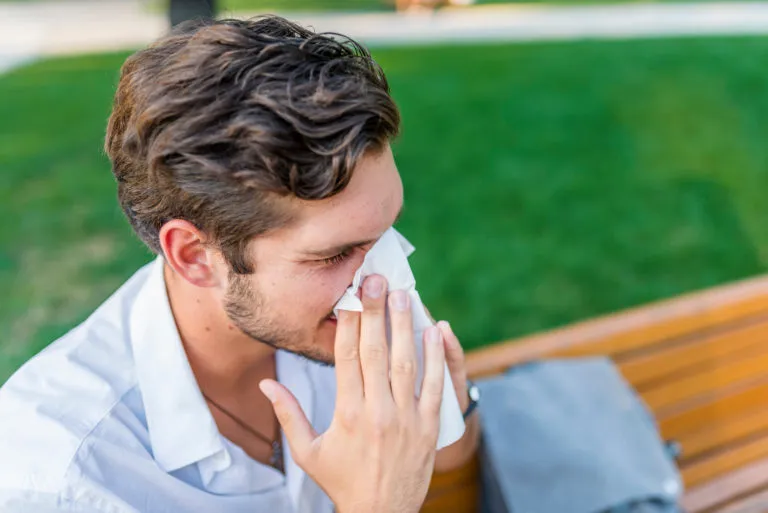 ¿Cómo diferenciar una alergia de un resfrío?