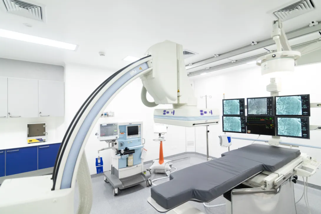 Pabellon de hemodinamia con aparatología